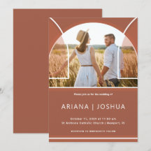 Einfache Terrakotta-Bogen-Foto-Hochzeit