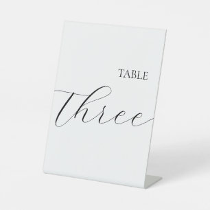 Einfache Tisch Nummer Drei Sockelschild