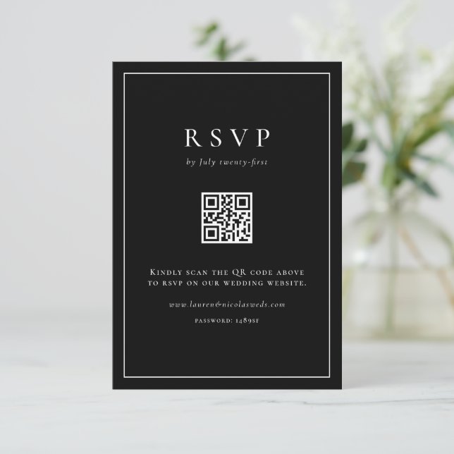 Einfache Typografie Black QR Code Formal Hochzeit RSVP Karte (Stehend Vorderseite)