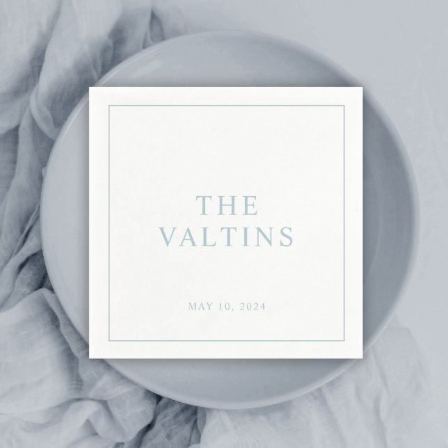 Einfache Typografie Dusty Blue Wedding Napkins Serviette (Simple classic dusty blue couples newlywed wedding reception cocktail napkins.)