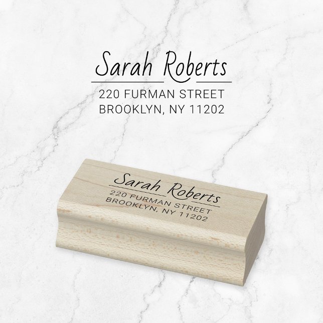 Einfache Typograpy-Adresse 03. Script-Schriftart.  Gummistempel (Modern handwritten typography wooden return address stamp with fine line.)