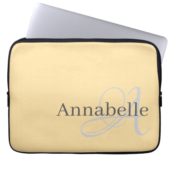 Einfache und elegante Beige Monogramm und Name Laptopschutzhülle (Vorderseite)