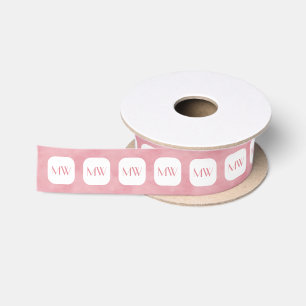 Einfache und schicke rosafarbene Monogramm mit Nam Satinband