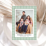 Einfache Vintage grüne Gingham Kariertes Foto Weih Feiertagskarte<br><div class="desc">Senden Sie uns mit unserer Simple Vintag Green Gingham Karierte Weihnachtskarte für das Foto Weihnachten! Mit einem karierten Gingham-Muster und einer nostalgischen Vintagen Touch umrahmt diese Karte Ihr Lieblings-Foto. Das gepflegte und zeitlose Design erinnert an ein gemütliches, festliches Ambiente, das perfekt zum Feiern der Saison mit den Lieben geeignet ist....</div>