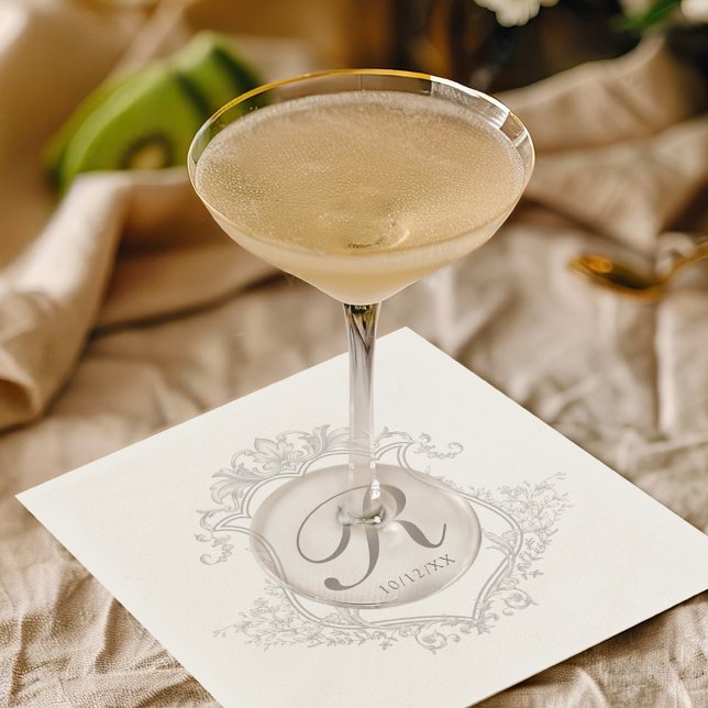 Einfache Vintage Wappen-Monogramm-Hochzeit Serviette (Simple elegant gray & white vintage floral monogram crest classic wedding reception cocktail napkin)