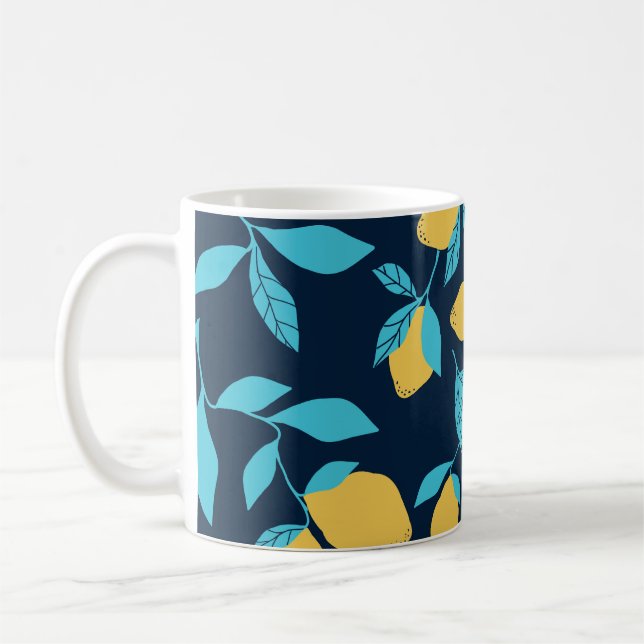 Einfache Zitrusfrüchte: Zitronen auf blau. Kaffeetasse (Links)