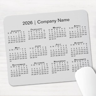 Einfacher 2026-Kalender mit Firmenname auf Grau Mousepad