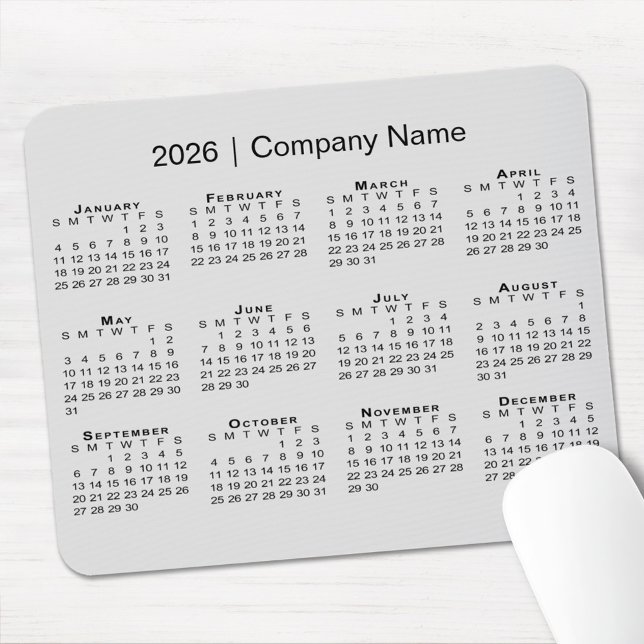Einfacher 2026-Kalender mit Firmenname auf Grau Mousepad (Simple 2026 Calendar with Company Name on Grey Mouse Pad, in situ)