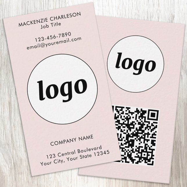 Einfacher Logo-Text-QR-Code Vertikal Blush-Pink Visitenkarte (Simple logo with custom text and QR code business branding promotional vertical pink business cards)