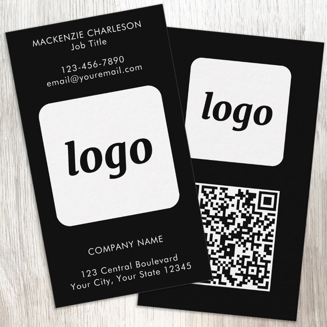 Einfacher Logo-Text-QR-Code Vertikal Schwarz Visitenkarte (Simple logo with custom text and QR code business branding promotional vertical black business cards)