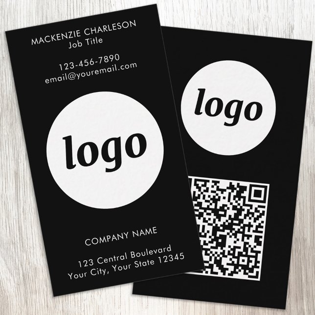 Einfacher Logo-Text-QR-Code Vertikal Schwarz Visitenkarte (Simple logo with custom text and QR code business branding promotional vertical black business cards)