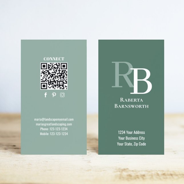 Einfacher Monogramm-QR-Code Grün | Verbinde dich m Visitenkarte (Green and white monogram business card with QR code.)