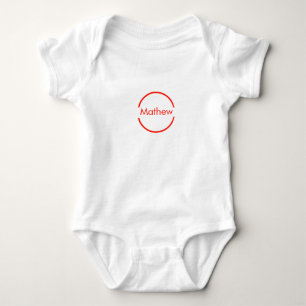 einfacher roter Kreis füge deinen Namen Buchstaben Baby Strampler