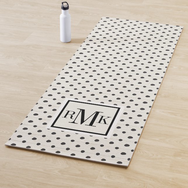 Einfacher Zeichen-Schritt drei des Monogramm-| Yogamatte (Beispiel)