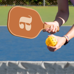 Einfaches Boho-Terrakotta-Kühn Retro-Monogramm-Ini Pickleball Schläger