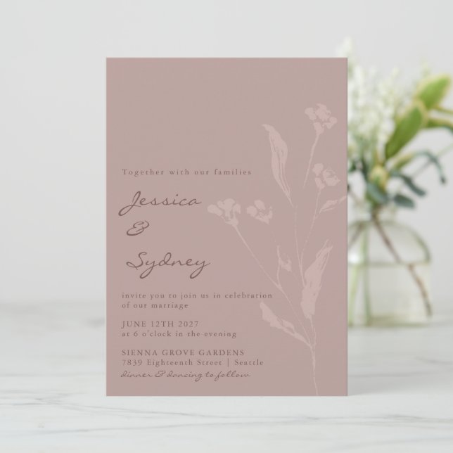 Einfaches Chic Botanisches Skript Dusty Mauve Wedd Einladung (Stehend Vorderseite)
