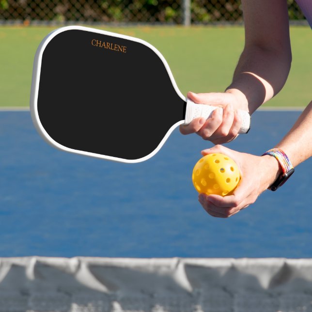 Einfaches Design Schwarz und Orange Pickleball Schläger (InSitu)