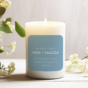 Einfaches elegantes Minimal Dusky Blue Candle Labe Quadratischer Aufkleber