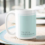 Einfaches elegantes Minimalistisches Farbblock mit Kaffeetasse<br><div class="desc">Dieses Coffee Tasse Design vermittelt ein Gefühl von Eleganz und klassisch minimalistischem Stil mit modernen Farbblockkonstruktionen in hellblauem Aqua/Robin Ei. Die Textvorlage für dieses Design enthält Ihren Namen in der unteren links Ecke. Diese Tasse ist in verschiedenen Größen erhältlich. Hier im 15 oz.</div>