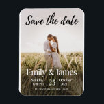 Einfaches elegantes modernes Foto Hochzeit rettet  Magnet<br><div class="desc">Einfaches Elegantes Modernes Foto Wedding Save the Date Digitales Produkt! Diese Save the Date gestaltete Einladung ist ideal für Paare, die einen minimalistischen und zeitgenössischen Stil schätzen. Unser einfaches, elegantes Foto Wedding Save the Date behalte es sauber und elegant mit minimalistischem Design. Bestellen Sie jetzt und Set Sie den Ton...</div>