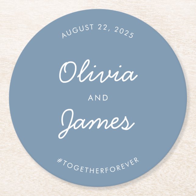 Einfaches elegantes Script Dusty Blue Wedding Hash Runder Pappuntersetzer (Vorderseite)