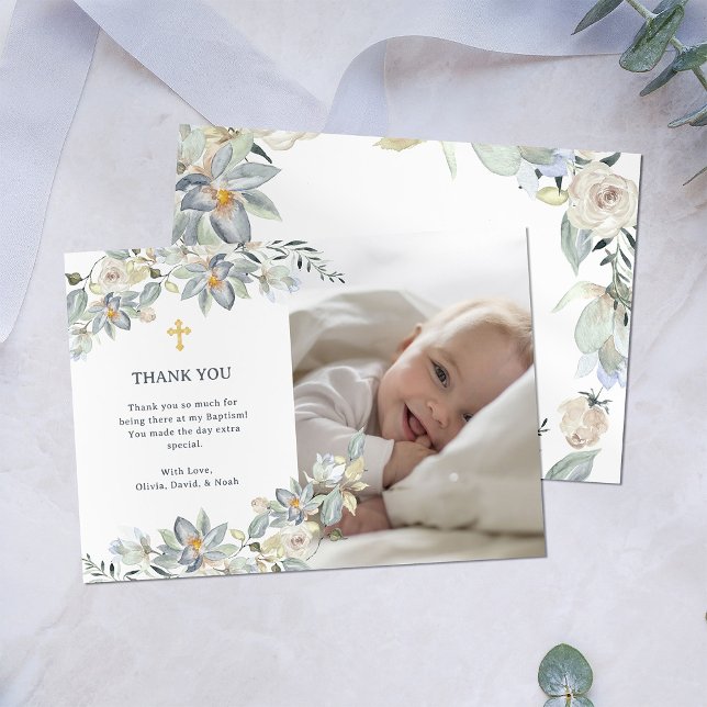 Einfaches Eukalyptus- und Goldkreuz | Foto Taufe Dankeskarte (A simple and elegant Baptism thank you card with eucalyptus, a gold cross, and your baby's photo)