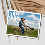 Einfaches Foto Hochzeit speichern Sie das Datum Ankündigungspostkarte<br><div class="desc">Save the Date Postkarten in einem einfachen Design,  ideal für den frag von Freunden und Familie,  um Ihr Hochzeitstag zu reservieren. Passen Sie die Vorderseite der Postkarte mit Ihrem Foto an und fügen Sie Ihre anstehenden Hochzeitsdetails auf die Rückseite hinzu.</div>