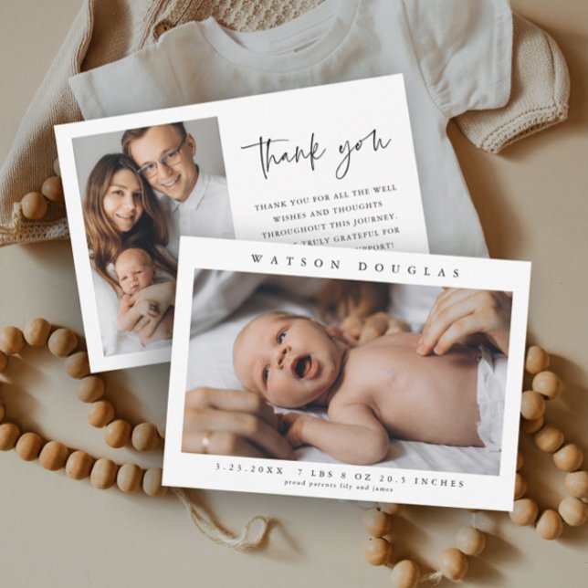 Einfaches Foto Neugeborenes Baby Foto Birth Ankündigung (Simple minimalist newborn baby photo birth announcement thank you card.)