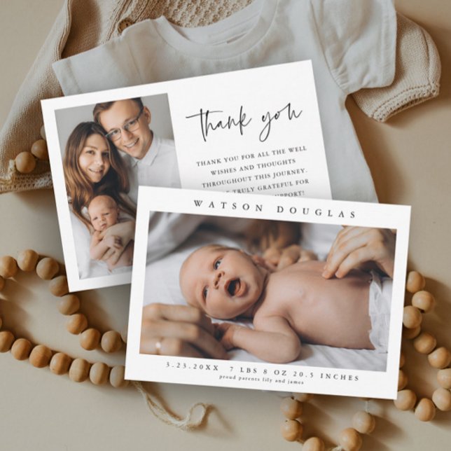 Einfaches Foto Neugeborenes Baby Foto Birth Dankeskarte (Simple minimalist newborn baby photo thank you card.)