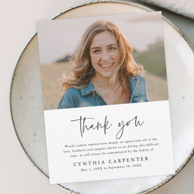 Einfaches Foto zur Beerdigung Dankeschön-Karte Postkarte (Simple typography black and white photo memorial thank you postcard.)