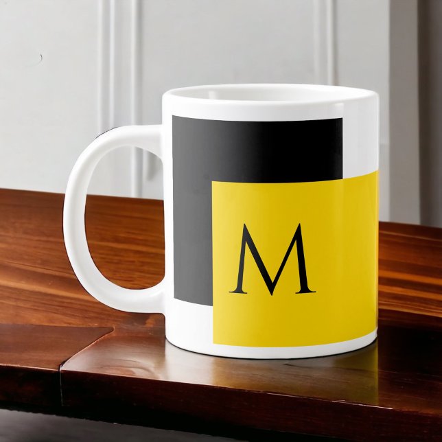 Einfaches gelbes Farbblock mit Monogramm-Initial Jumbo-Tasse (Modern styling with mid-century flair, personalize this cool mug with your monogram initial.)
