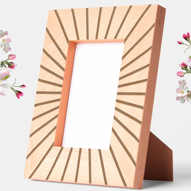 Einfaches grafisches Sun Ray Muster Geätzte Rahmen (Simple geometric sun ray pattern etched wooden photo frame)