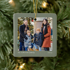 Einfaches hellgrünes Strickrahmen-Weihnachtsfoto Keramikornament