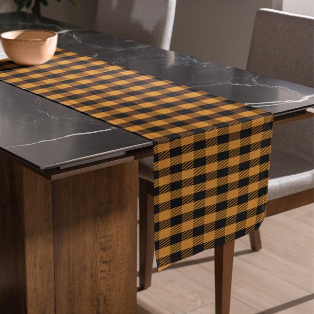 Einfaches Herbst Orange Buffalo Karo Kurzer Tischläufer (Orange and black table runner.)
