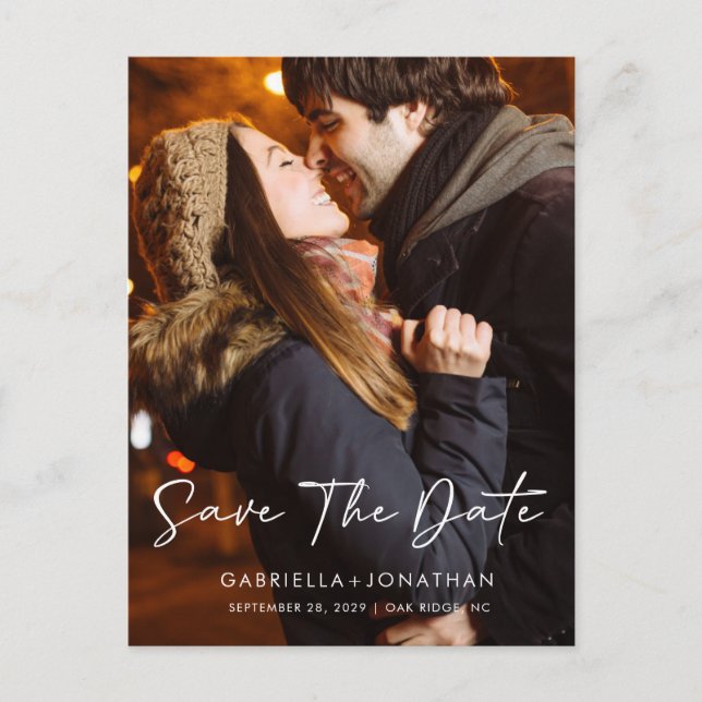 Einfaches Hochzeitsskript Save the Date mit Foto Ankündigungspostkarte (Vorderseite)