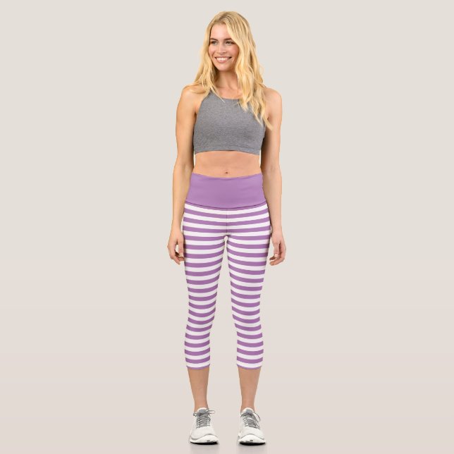 Einfaches Lila Streifenmuster in Pastel Capri Leggings (Vorderseite)