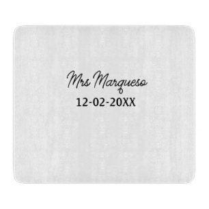 einfaches minimales Monogramm Frau Herr Name Datum Schneidebrett