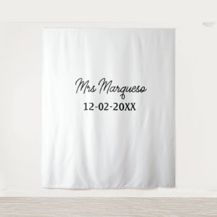 einfaches minimales Monogramm Frau Herr Name Datum Wandteppich