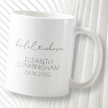 Einfaches Minimalistisches Elegantes Chic Brautpar Kaffeetasse<br><div class="desc">Dieses einfache und moderne Design besteht aus Sans Serif und spielerischer kursiver Typografie mit doodle Herzen. Ideal für Hochzeiten Brautparty Gastgeschenke.</div>