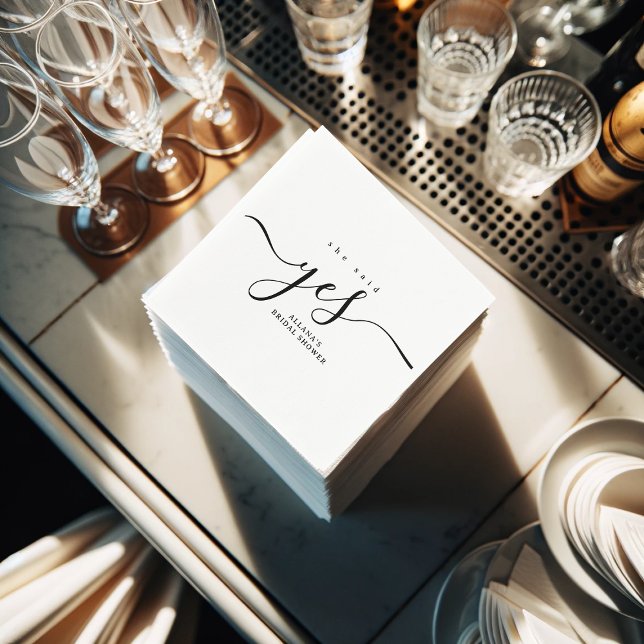 Einfaches Minimalistisches Schwarz-Weiß-Brautparty Serviette (She said yes bridal shower napkins)