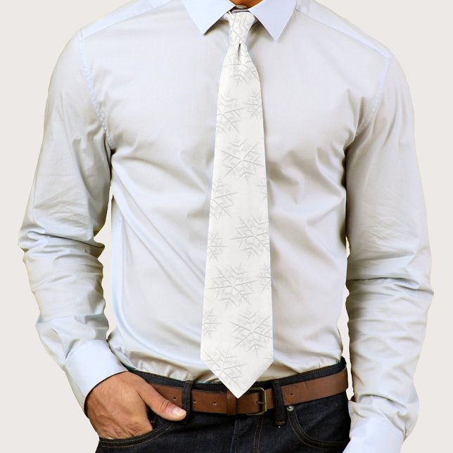 Einfaches Minimalistisches Silver Winter Snowflake Krawatte (Silver snowflakes pattern men's tie. )