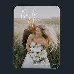 Einfaches modernes Foto Elegante Hochzeit Magnet<br><div class="desc">Einfache Hochzeitsmagnete mit "Danke" in einem eleganten,  handgeschriebenen Drehbuch über das oben links und Ihre Namen unten rechts,  über Ihrem bevorzugten Foto. Die schicke Handschrift fügt diesem minimalistischen Design eine romantische Touch hinzu. Diese Magnete sind großartig als personalisierte Gastgeschenk Hochzeit,  zu der Ihre Gäste gewollt werden,  um behalten.</div>