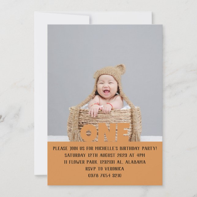 Einfaches, modernes Niedliches First Birthday Baby Einladung (Vorderseite)