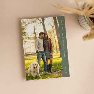 Einfaches modernes wellenförmiges Salbeigrün-Foto Save The Date