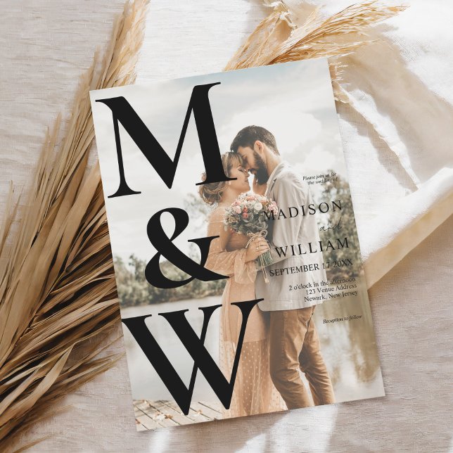 Einfaches Monogramm-Foto Moderne Hochzeit Einladung (Von Creator hochgeladen)