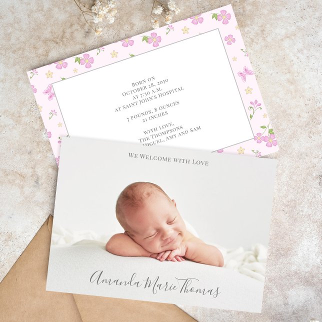 Einfaches Niedliches, florales Foto Pink Girl Ankündigung (Cute photo baby announcement template card. )