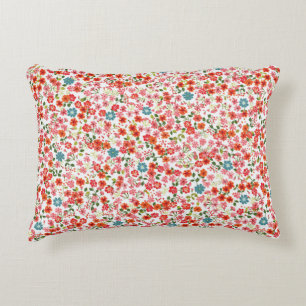 Einfaches niedliches Muster in kleinen Blume. hoch Dekokissen