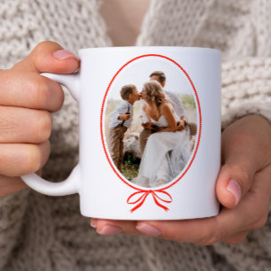 Einfaches rotes Schleifen-Oval-Weihnachtsfoto Kaffeetasse