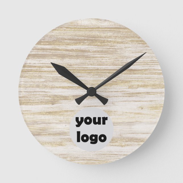 Einfaches rustikales Beige Holz mit Logo Runde Wanduhr (Vorderseite)