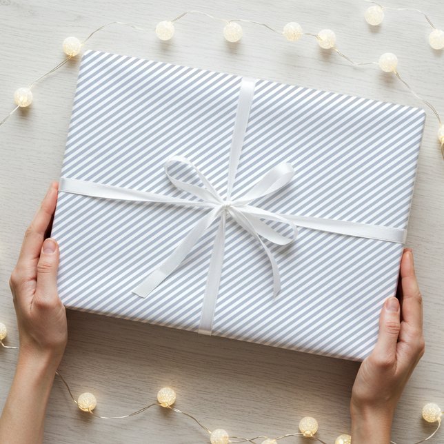 Einfaches, schmales Streifenmuster Grau Weiß Geschenkpapier (Von Creator hochgeladen)